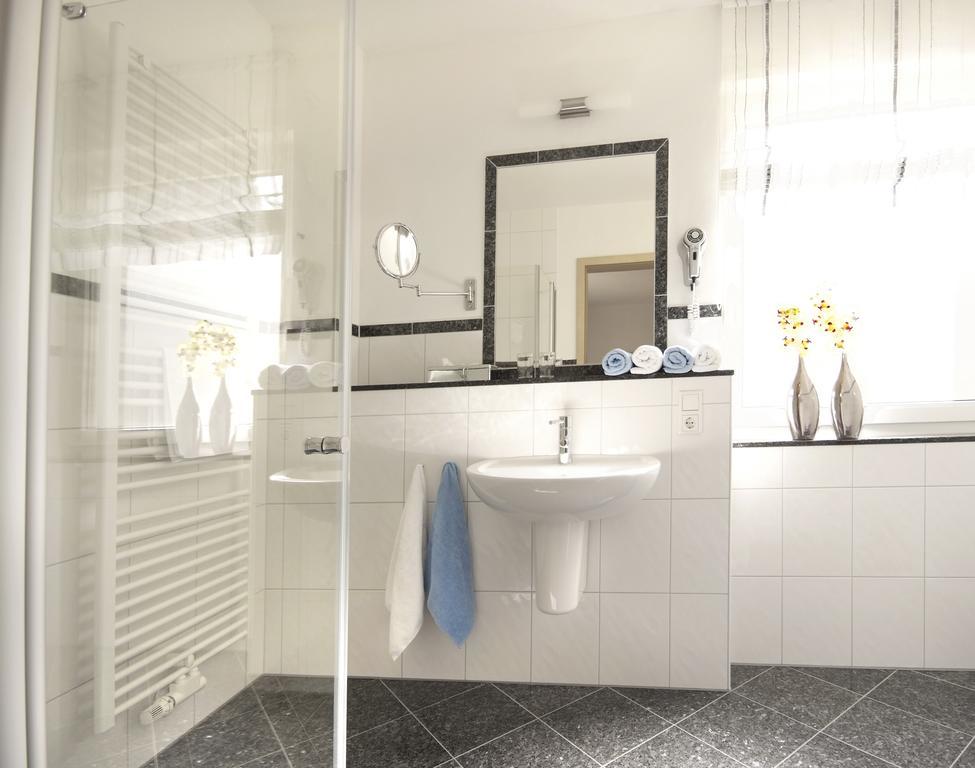 Hotel & Ferienappartements Edelweiss Willingen  Esterno foto